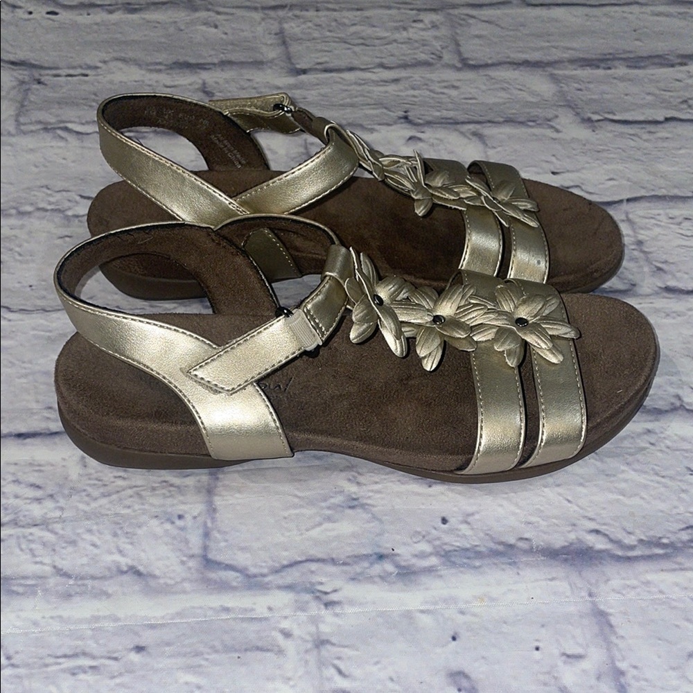 Natural Soul Aaliyah Gold Floral Wedge Ankle Strap Sandals Natuaralizer. Size 6